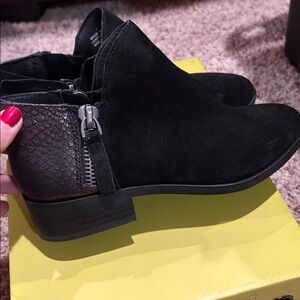 Very Volatile Women's Greyson Black Ankle Booties